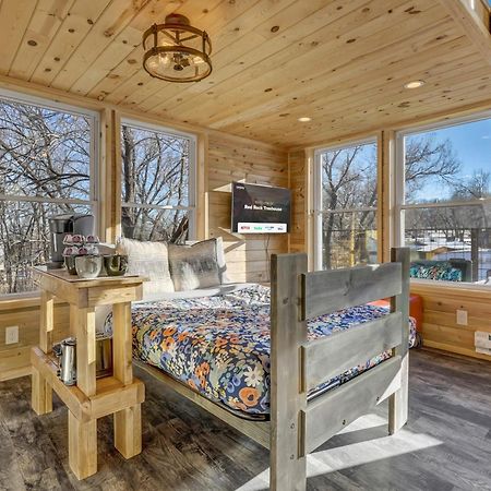 Red Rock Treehouse Unique In Old Colorado City コロラドスプリングス エクステリア 写真