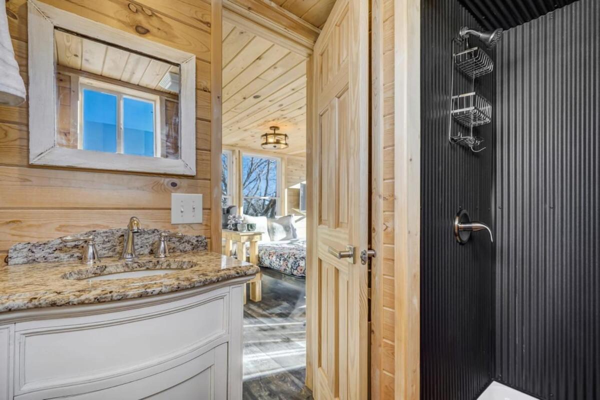 Red Rock Treehouse Unique In Old Colorado City コロラドスプリングス エクステリア 写真