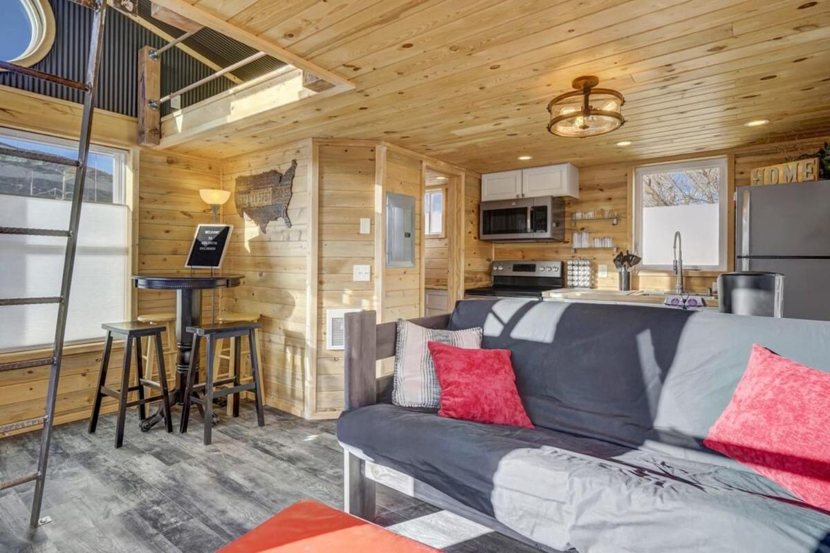 Red Rock Treehouse Unique In Old Colorado City コロラドスプリングス エクステリア 写真