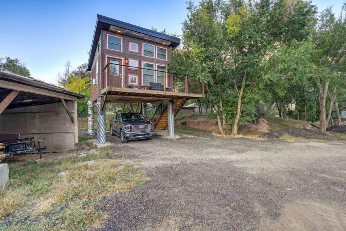Red Rock Treehouse Unique In Old Colorado City コロラドスプリングス エクステリア 写真