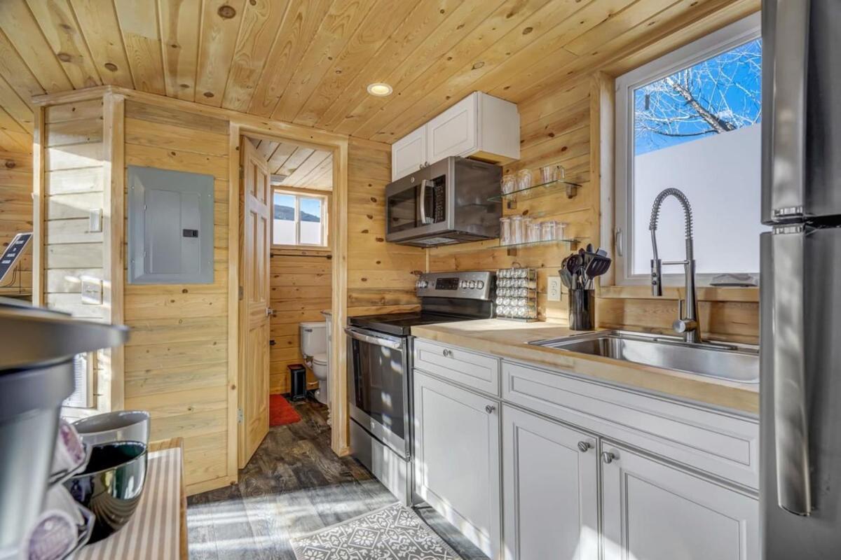Red Rock Treehouse Unique In Old Colorado City コロラドスプリングス エクステリア 写真