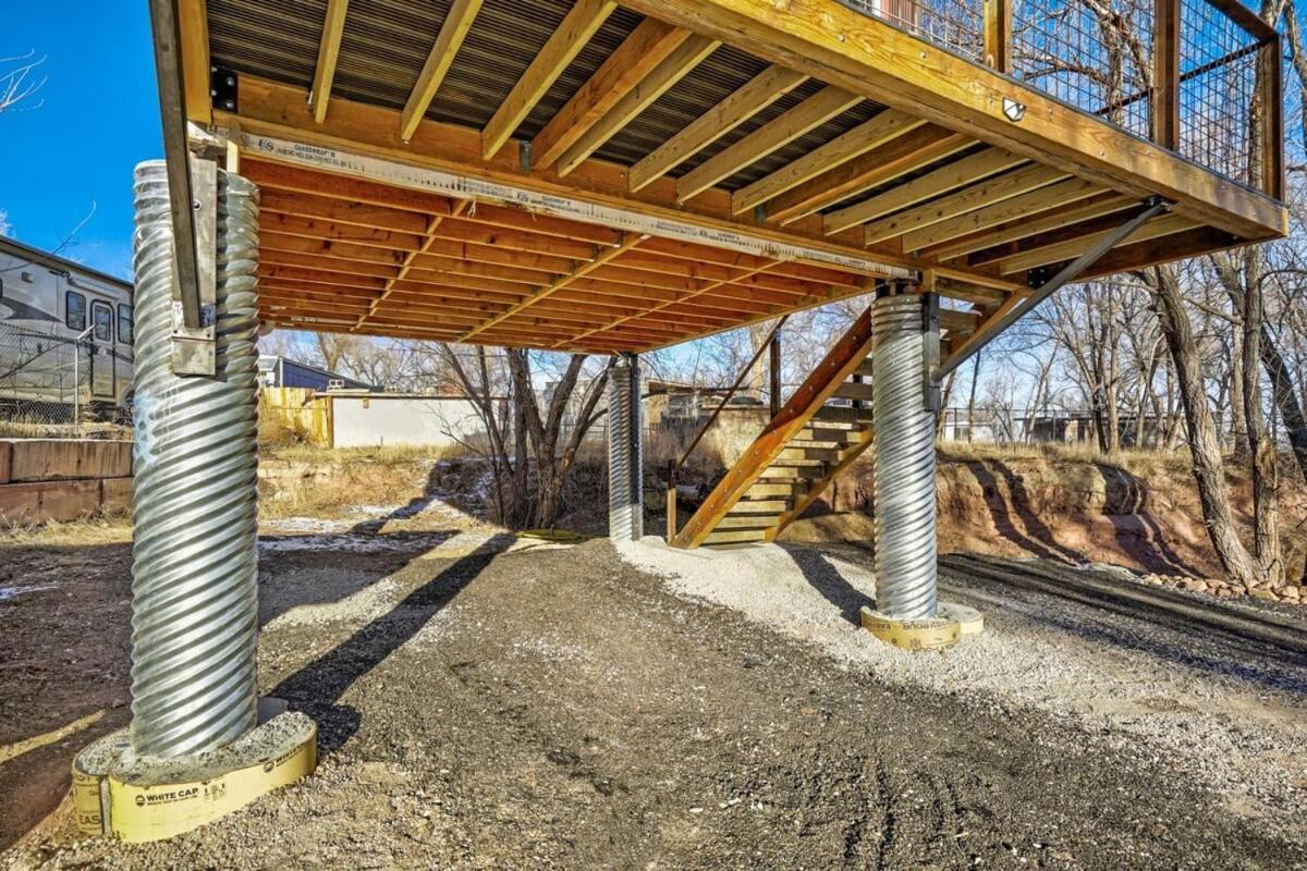 Red Rock Treehouse Unique In Old Colorado City コロラドスプリングス エクステリア 写真